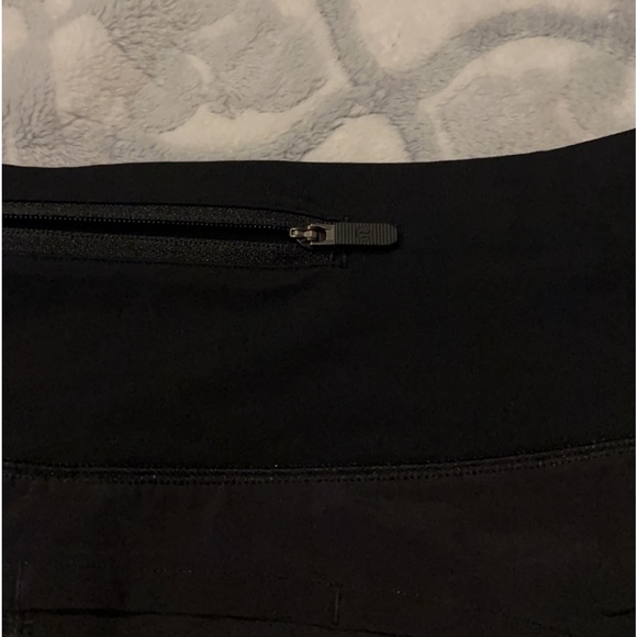 LULULEMON LOW RISE 2.5” SPEED SHORTS - Picture 2 of 3